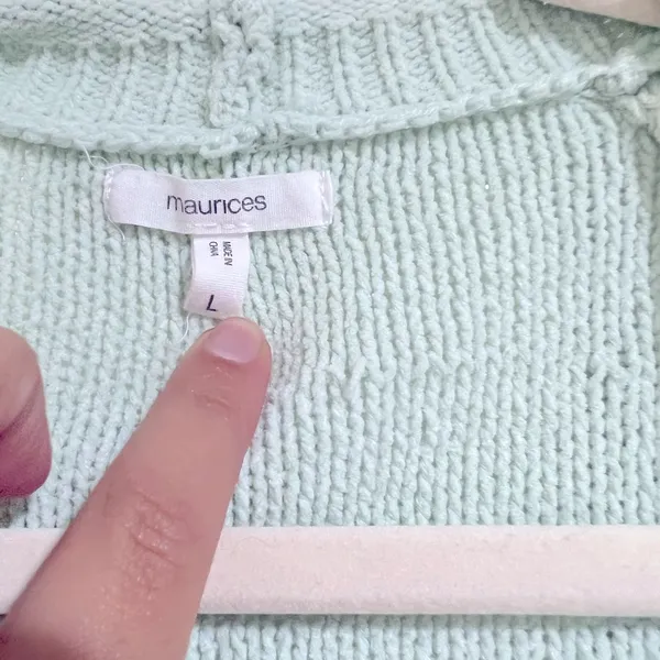 Maurice’s mint green sweater - Image 4