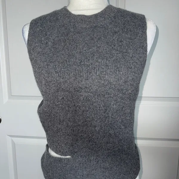 ZARA Gray Women's Sweater Vest - Image 4