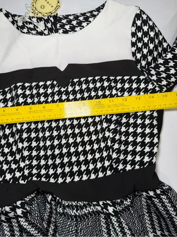 Black & White Houndstooth Knit Dress - Image 5