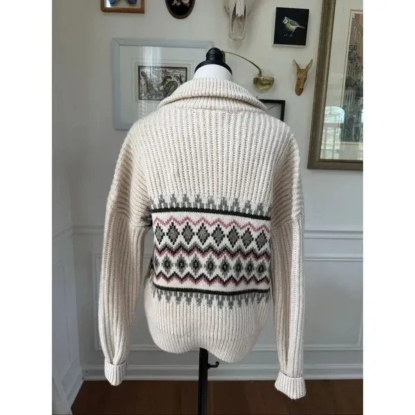 NWOT Herizon Patterned V - Image 7
