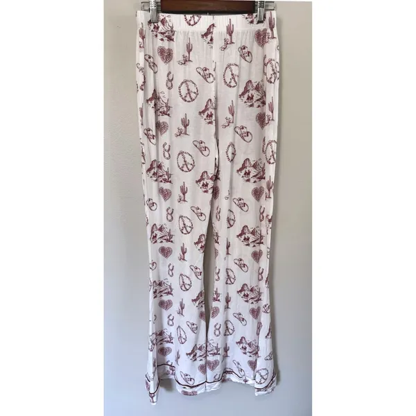 Lainey Wilson‎ Peace, Love, and Cowboys Bell Bottom Western Print PJ Set Size L - Image 7