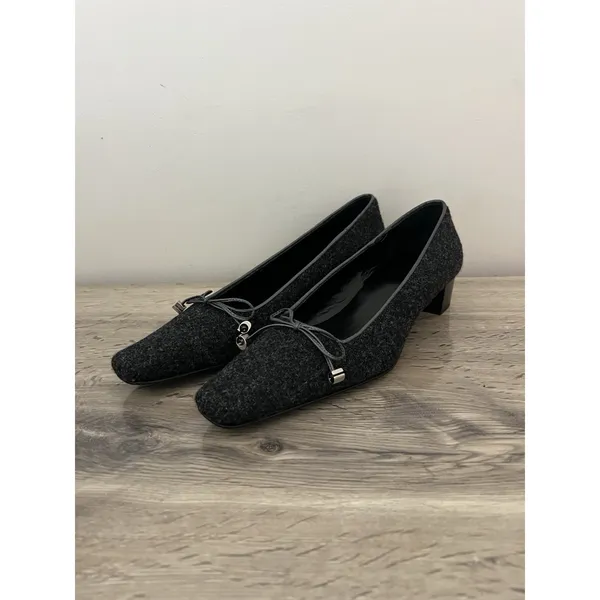 COACH Felt wool square toe pointed heels pumps C Bow y2k Size 8 gray black - Image 2