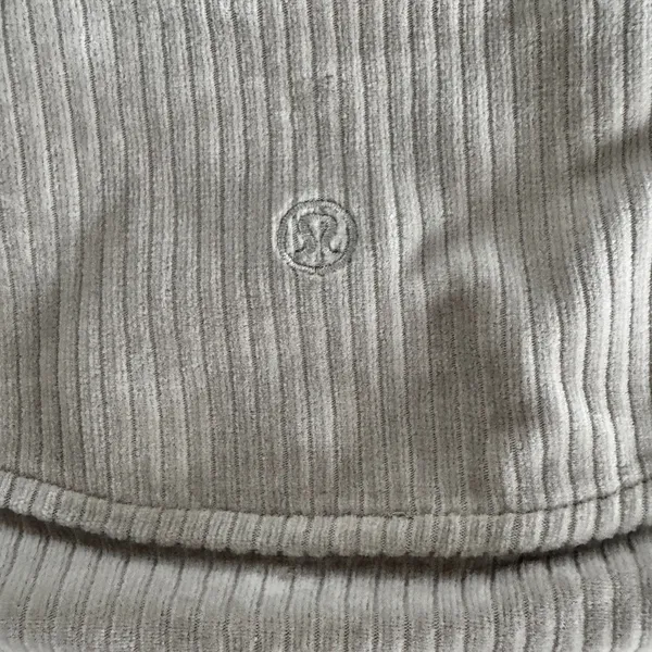 Lululemon Scuba NWT Mid Rise Mini Skirt Womens Velvet Cord Size 10 Riverstone - Image 8