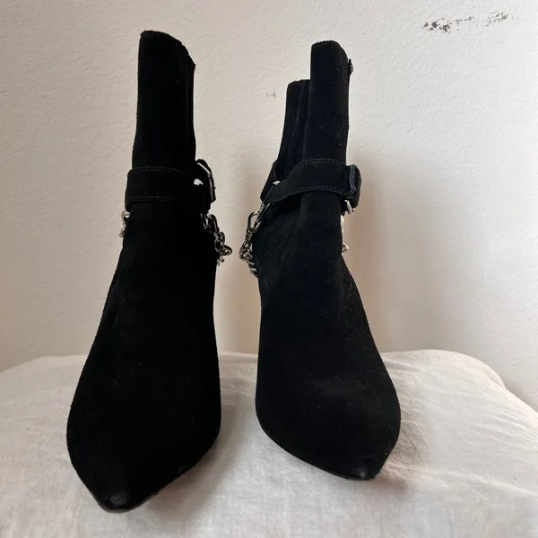 Paige London Black Suede Pointed Toe Heel Boots Chain Detail 9.5‎ - Image 2