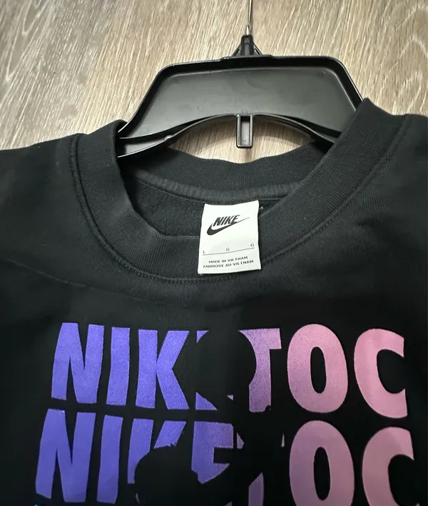 Nike long sleeve sweatshirt Bold multicolor graphic on front. Comfortable crewneck design. Perfect for casual wear. - Image 3