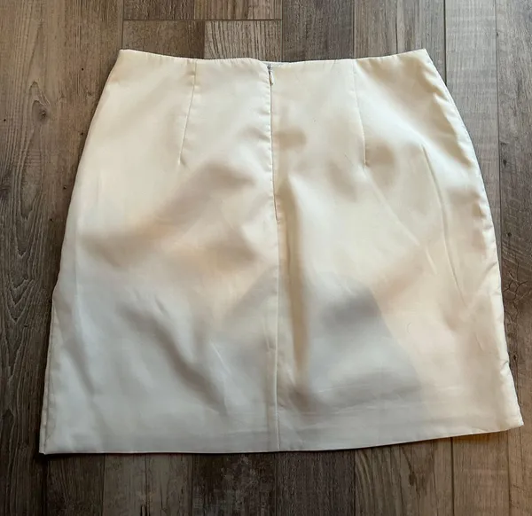 DO+BE White boutique mini skirt - Image 3