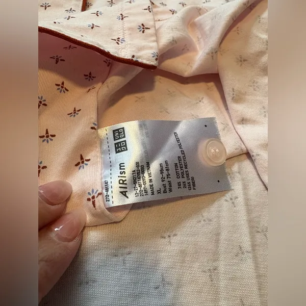 Uniqlo Light Pink Short Pajama Set with Small Floral Print - Image 9