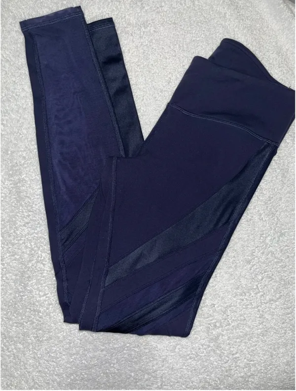 Alo Yoga Leggings - Image 2
