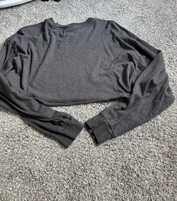 Aritzia TNA Crop Top Long Sleeve - Image 3