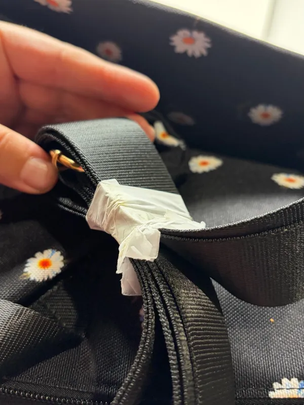NWT Alice + Olivia Canvas Black Floral Daisy Weekender Duffel Bag - Image 4