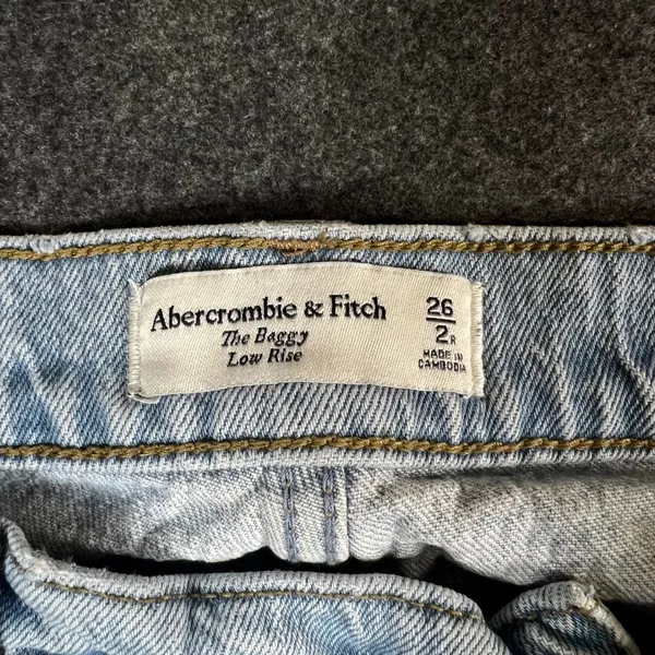Abercrombie & Fitch The Baggy Low Rise Jeans Light Wash Size 26 2R 29x30 - Image 3