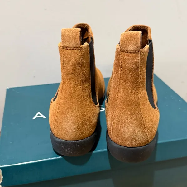Aerosoles Chelsea flat genuine leather Carmel boots‎ Size 7 - Image 6