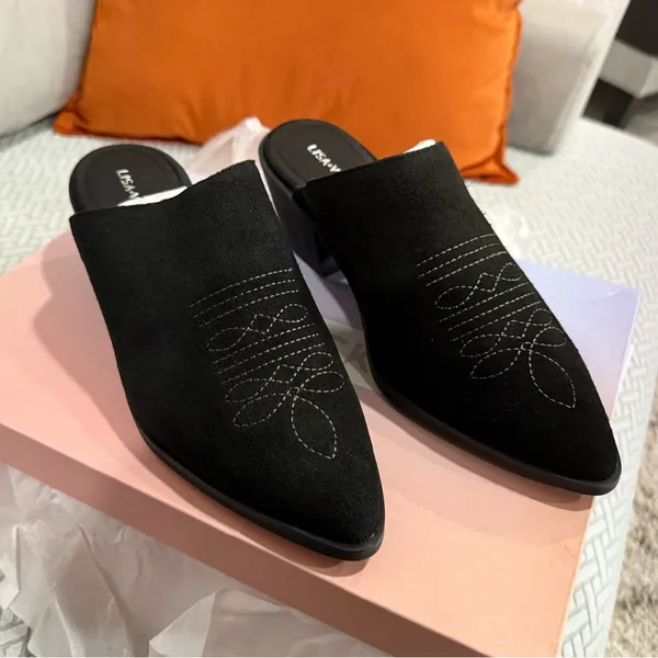 Lisa Vicky Black Suede Shoes Size 7.5 - Image 2