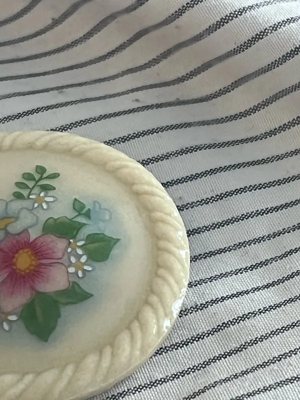 Vintage Avon 1984 Spring Bouquet Flower Pin Brooch - Image 2