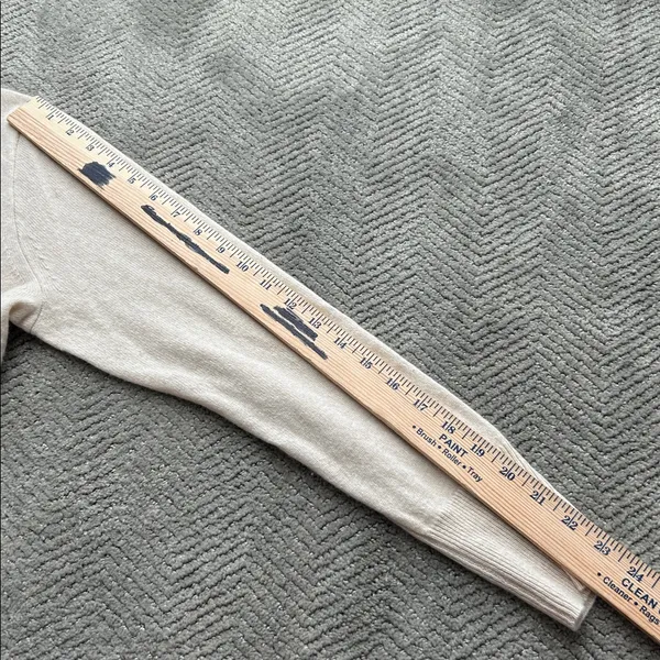 J-Crew Women’s 100% Cashmere classic-fit crewneck sweater Long sleeve Size Small - Image 10