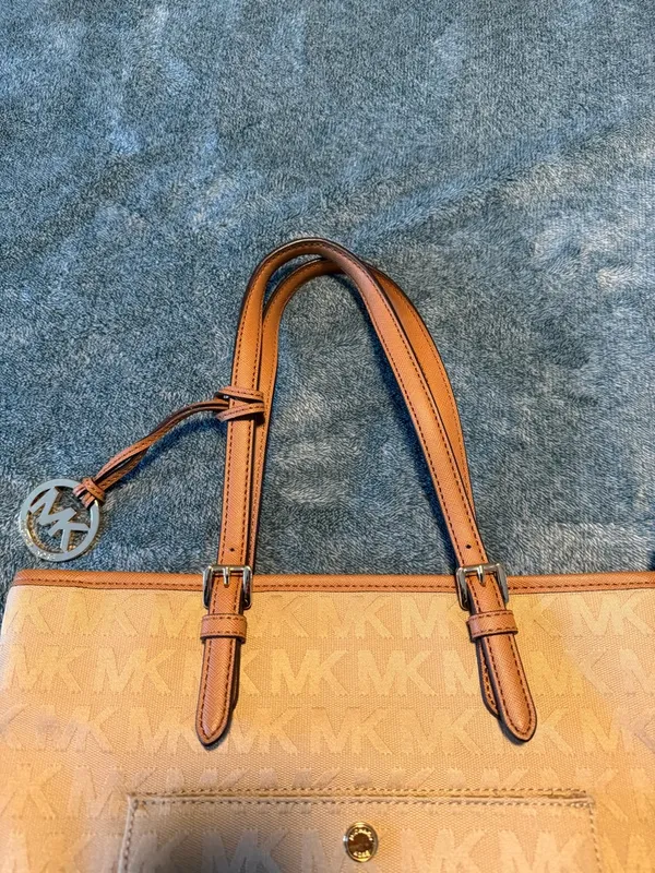 MICHAEL Michael Kors Tan Signature Jet Set Item Pocket Tote Bag Logo‎ Pattern - Image 2
