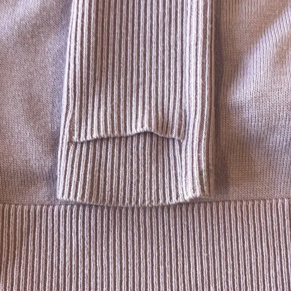 Lululemon Very comfy, sweater with back opening! Lavender, Size 4 - Image 3