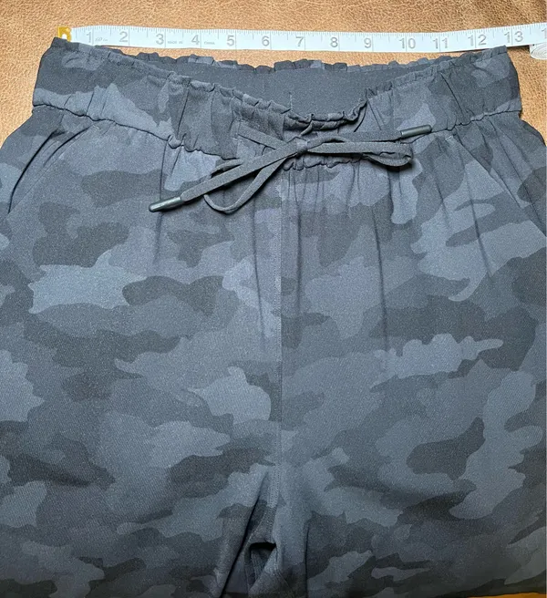 Lululemon Keep Moving Pant 7/8 High-Rise Incognito Camo Multi Grey Size 6 NWOT - Image 5