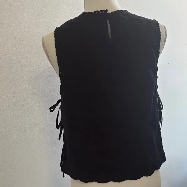 Le Lis Black Sleeveless Blouse with Side Ties - Image 4
