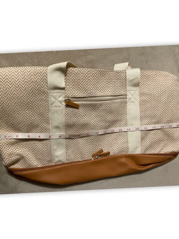 DSW NWOT Duffle Weekender Bag Herringbone‎ Pattern Cream and Camel Color - Image 6