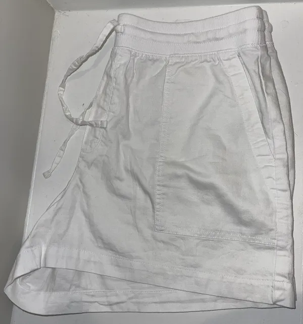 Gap White Linen Shorts - Image 2