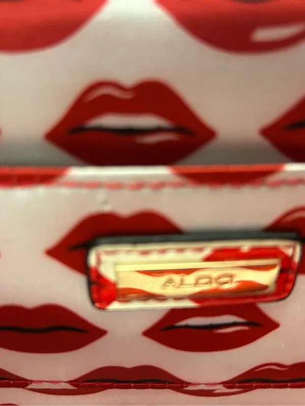 ALDO White Lip-Print Clutch with Gold Chain Strap - Image 7