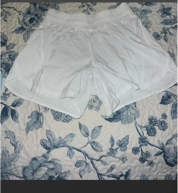Lululemon Shorts Track That 5" Mid-Rise - Image 4