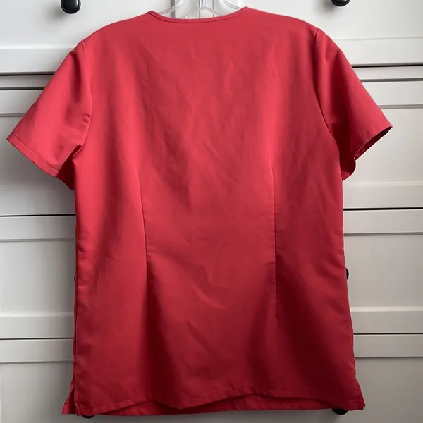 Figs Women’s Coral Casma Three-Pocket V Neck Scrub Top - Size Small - Image 4