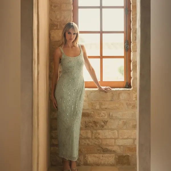 MAC DUGGAL 94129 Green Beaded Mesh Scoop Neck Fitted Gown With Bows - Image 3