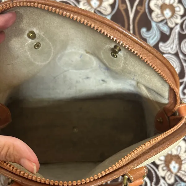 Vintage Dooney & Bourke Cream and Brown Satchel - Image 14