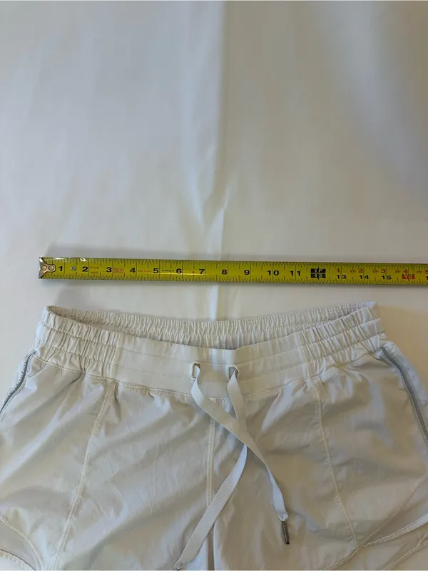 Lululemon Hotty Hot High-Rise Lined Shorts 2.5 White Size 6 LW7AHRT P60218 - Image 3