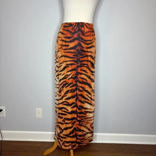Pretty Little Thing - Tiger Printed Lined Mesh Maxi Skirt - Image 4