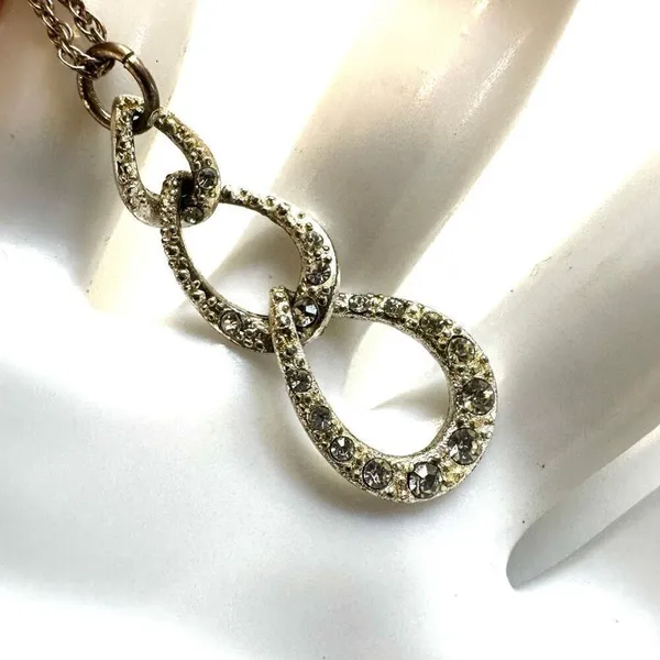 Avon triple teardrop vintage pendant necklace - Image 9