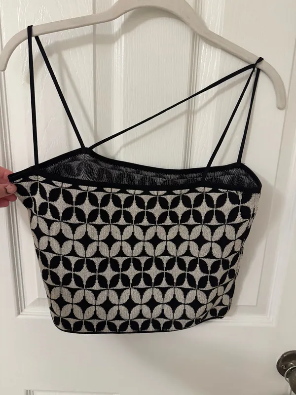 ZARA tank top, never worn size Large - Image 2