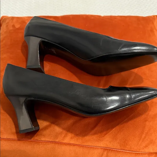 Salvatore Ferragamo Women's Black Courts size 10AA - Image 3