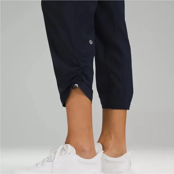 Lululemon Dance Studio Mid-Rise Cropped Pant in the True Navy Sz‎ 8 - Image 4
