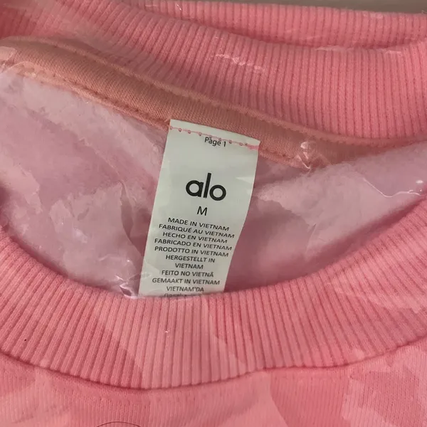 ALO Yoga NWT Accolade Crew Neck Pullover Neon Bubblegum Size M SOLD OUT COLOR - Image 6