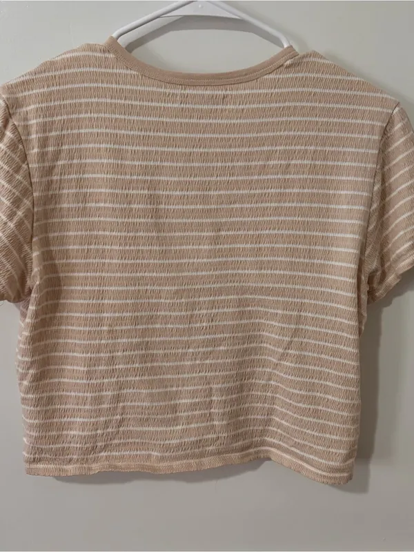 American Eagle Outfitters Beige and White Striped Crop Top - Image 3