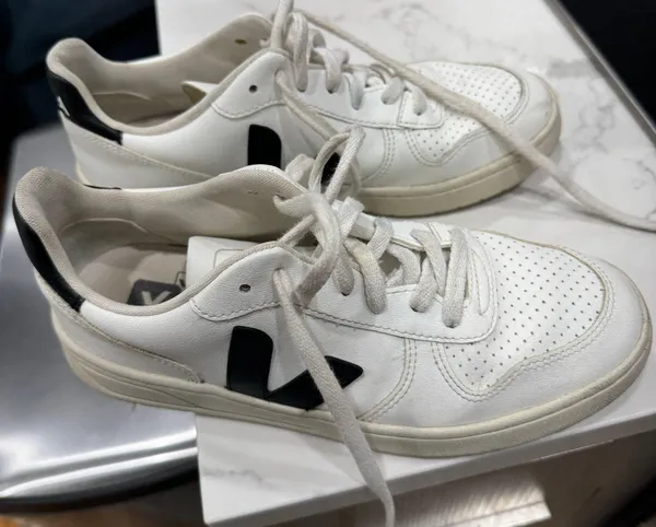 VEJA s Sneakers - Image 6