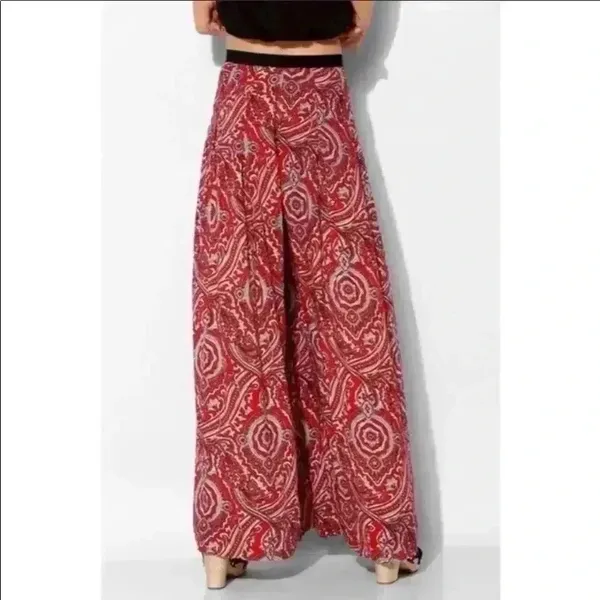 UO Staring At Stars Women’s Lightweight‎ Red Paisley Wide Leg Boho Pants Size 2 - Image 2