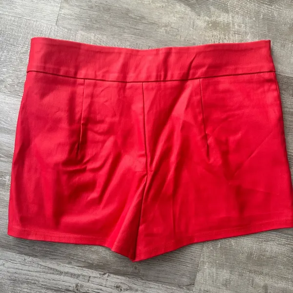 Zara Women’s bright red high rise shorts - Image 4