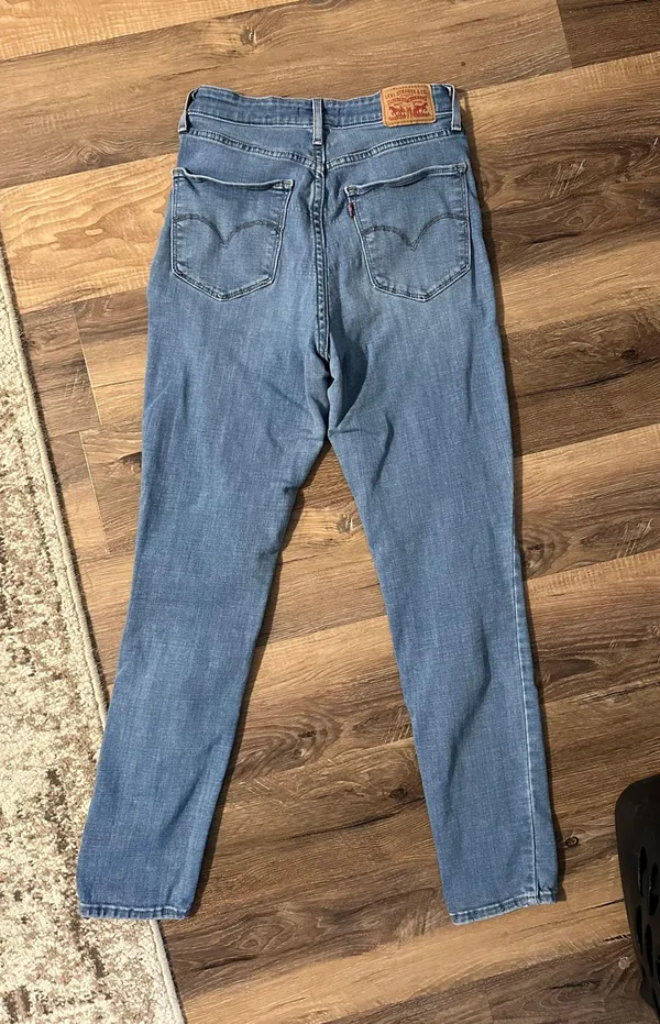 Levi’s 721 High-Rise Skinny Jeans - Image 2