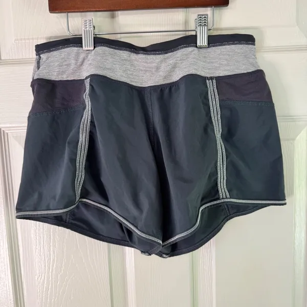 Lululemon Running Shorts Athletic Stretch Waist Pockets Size‎ 6 - Image 8