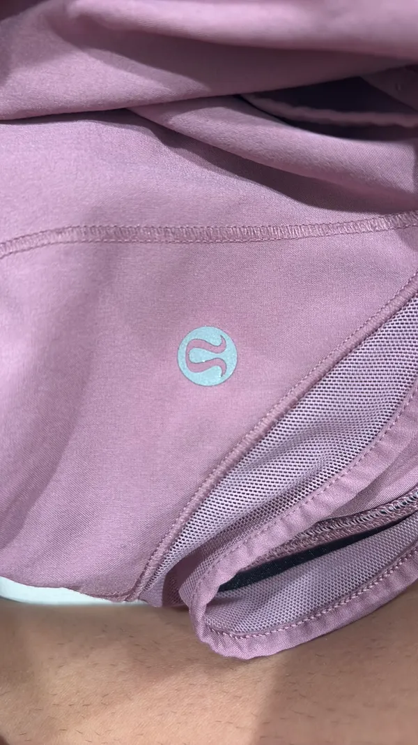 Lululemon Shorts Hot Hotty 2.5" Pink - Image 5