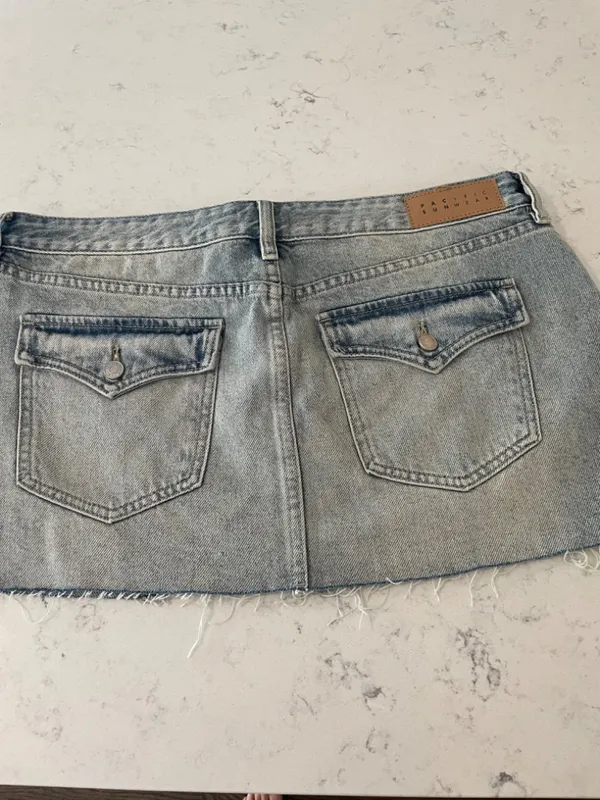 New With Tag Pacsun "Evalina" Raw Hem Denim Mini Skirt Size 30! - Image 6