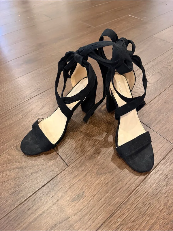 Carcuume Strappy Chunky Heels High in Black Suede Size 8 - C72-005 - Image 2