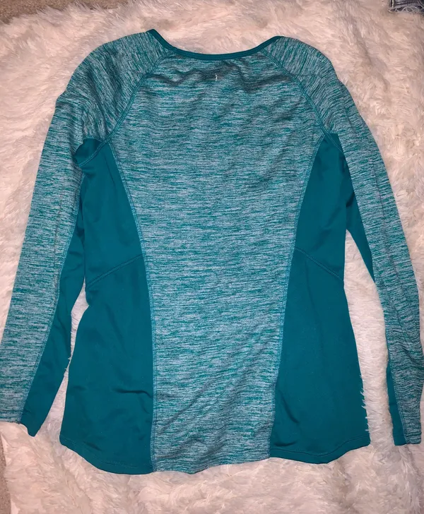 Long Sleeve Workout Top Size M - Image 2