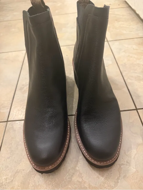 Dolce Vita Black Leather Chelsea Ankle Boots with Leopard Pull Tab - Image 6