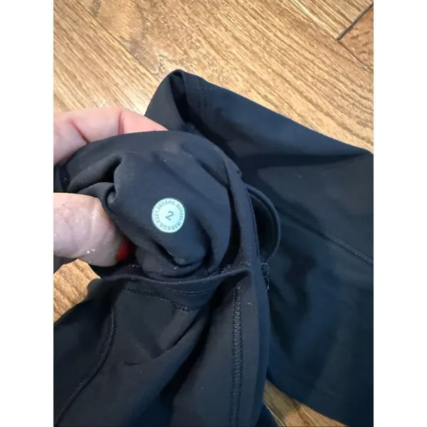 Lululemon black fast and fre 25” crop leggings with pockets size 2 - Image 7