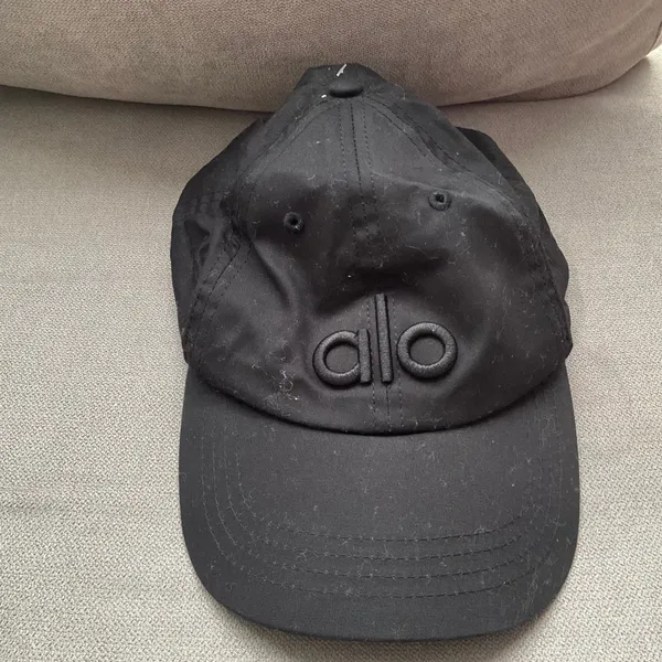 Alo Yoga Off-Duty Cap Black/Black - Image 2